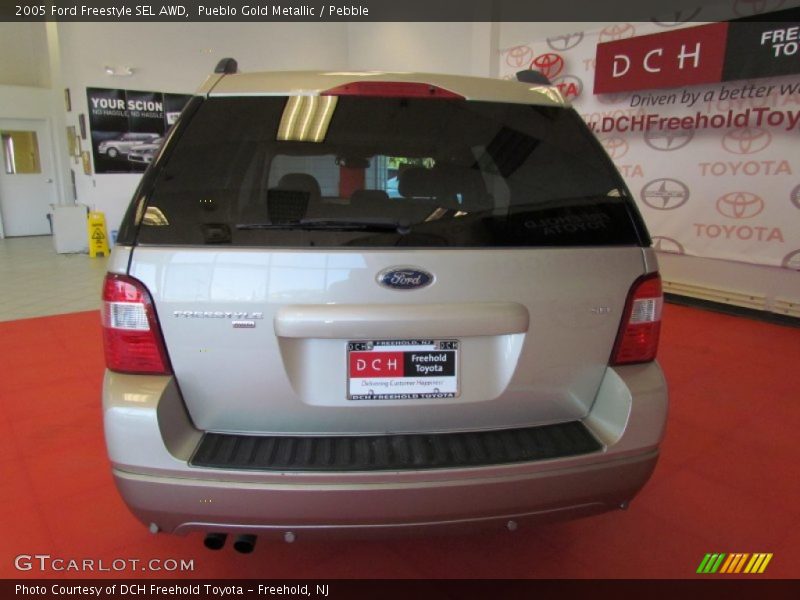 Pueblo Gold Metallic / Pebble 2005 Ford Freestyle SEL AWD
