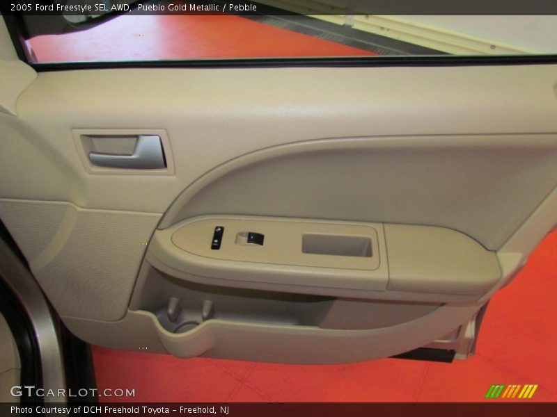 Pueblo Gold Metallic / Pebble 2005 Ford Freestyle SEL AWD