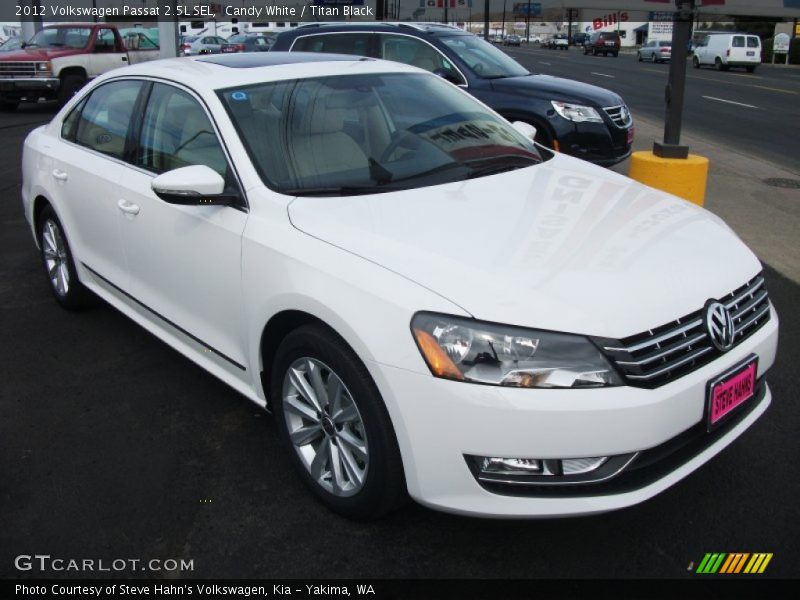 Candy White / Titan Black 2012 Volkswagen Passat 2.5L SEL