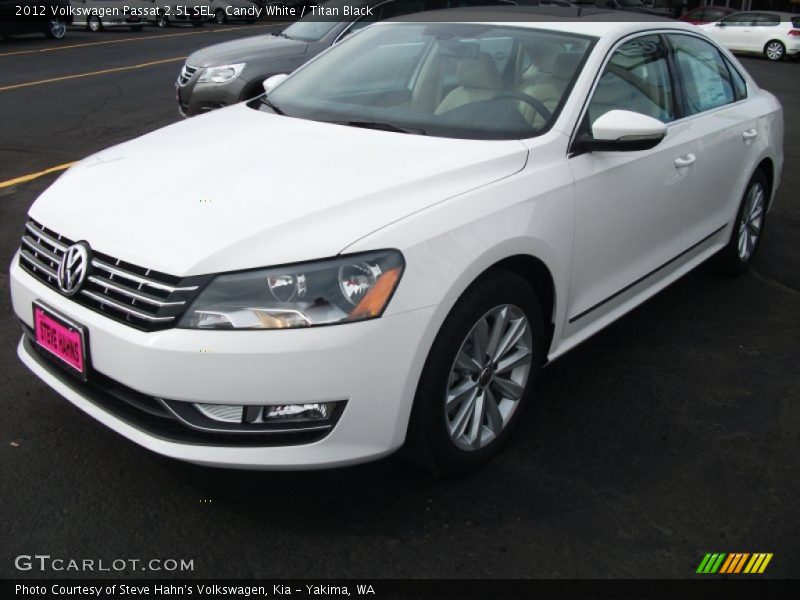 Candy White / Titan Black 2012 Volkswagen Passat 2.5L SEL