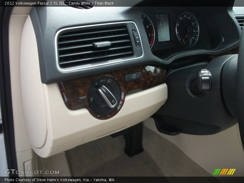 Candy White / Titan Black 2012 Volkswagen Passat 2.5L SEL