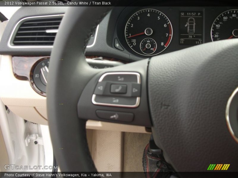 Candy White / Titan Black 2012 Volkswagen Passat 2.5L SEL