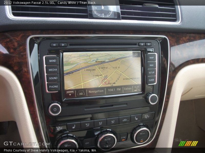 Candy White / Titan Black 2012 Volkswagen Passat 2.5L SEL