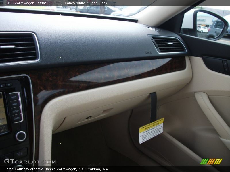 Candy White / Titan Black 2012 Volkswagen Passat 2.5L SEL