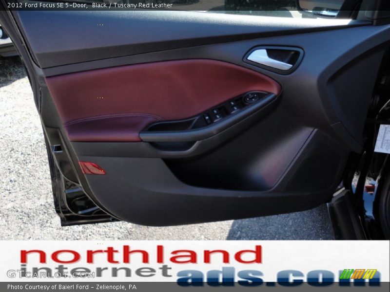 Black / Tuscany Red Leather 2012 Ford Focus SE 5-Door