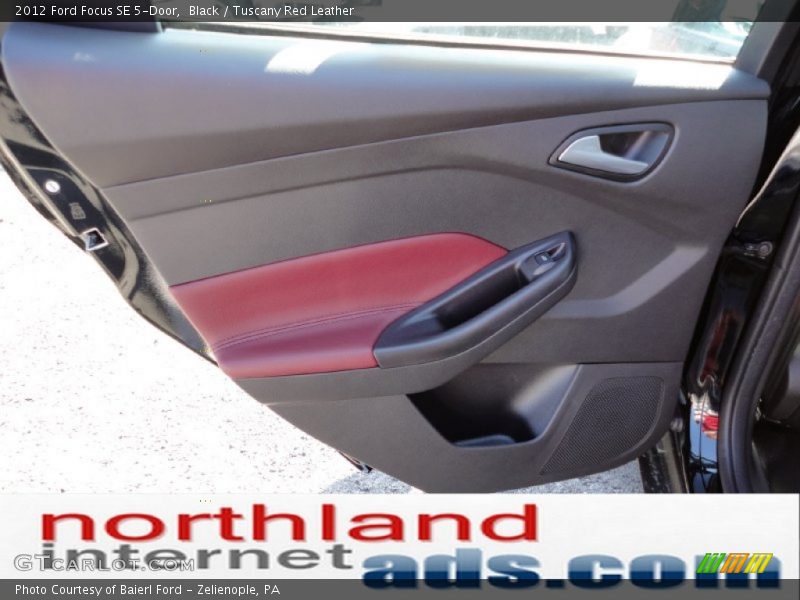 Black / Tuscany Red Leather 2012 Ford Focus SE 5-Door