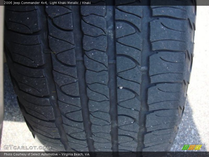 Light Khaki Metallic / Khaki 2006 Jeep Commander 4x4