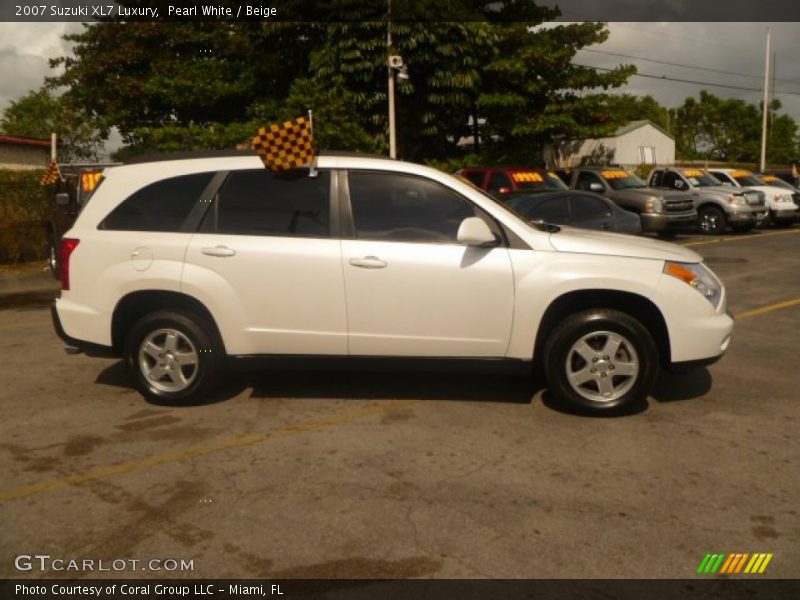 Pearl White / Beige 2007 Suzuki XL7 Luxury