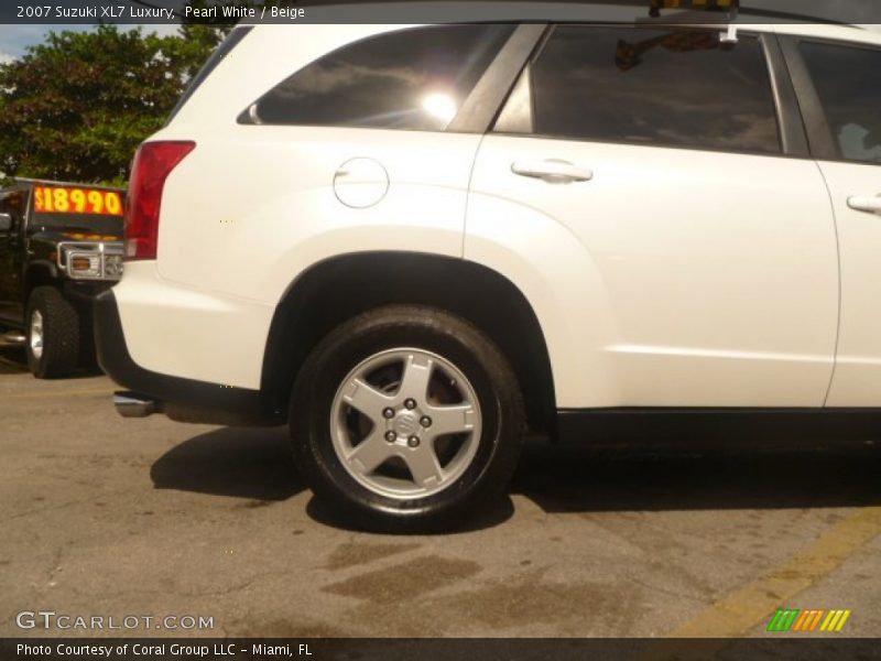 Pearl White / Beige 2007 Suzuki XL7 Luxury