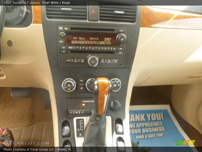 Pearl White / Beige 2007 Suzuki XL7 Luxury