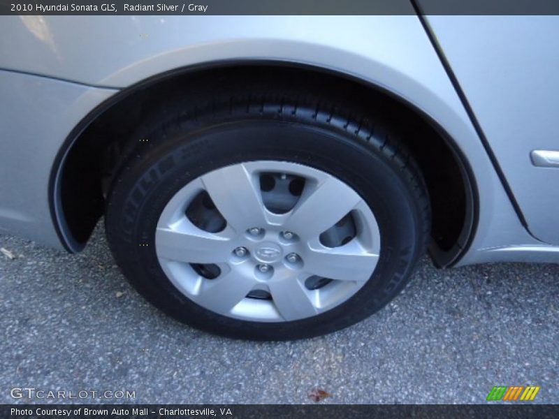 Radiant Silver / Gray 2010 Hyundai Sonata GLS