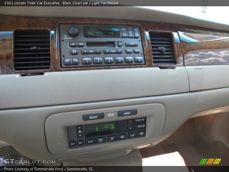 Controls of 2001 Town Car Executive