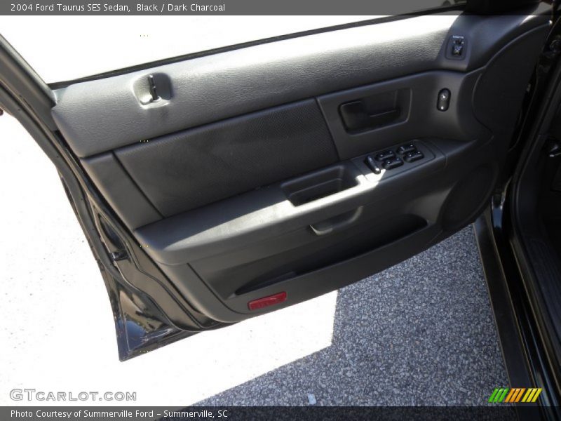 Black / Dark Charcoal 2004 Ford Taurus SES Sedan
