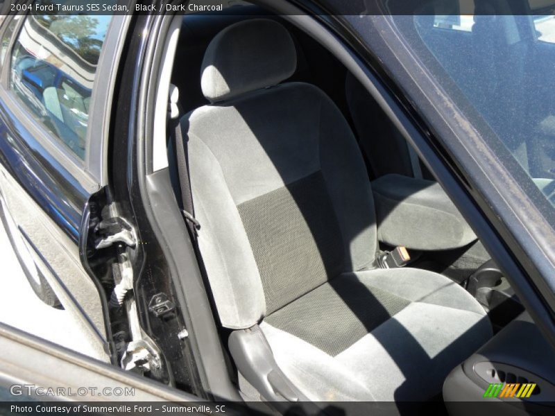 Black / Dark Charcoal 2004 Ford Taurus SES Sedan