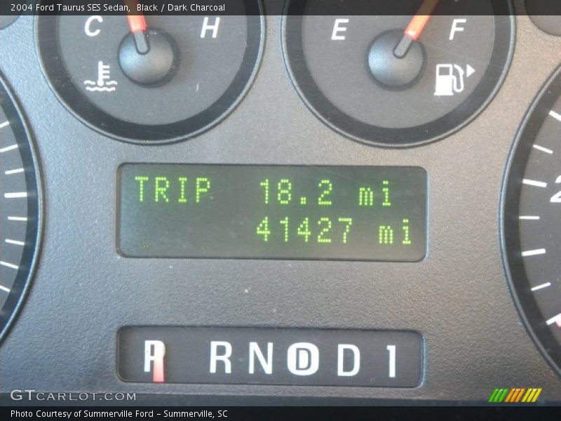 Black / Dark Charcoal 2004 Ford Taurus SES Sedan