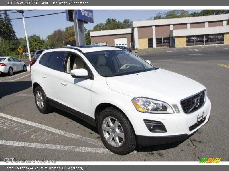 Front 3/4 View of 2010 XC60 3.2 AWD