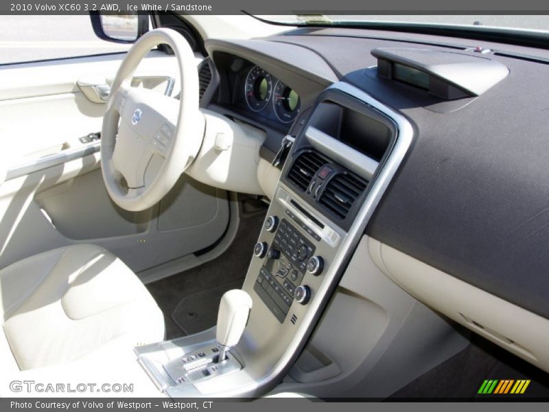 Dashboard of 2010 XC60 3.2 AWD