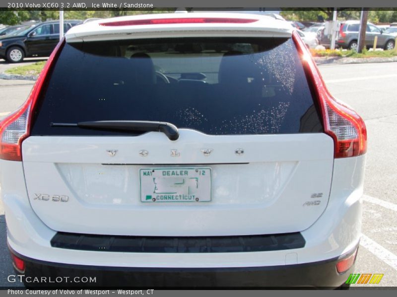 Ice White / Sandstone 2010 Volvo XC60 3.2 AWD