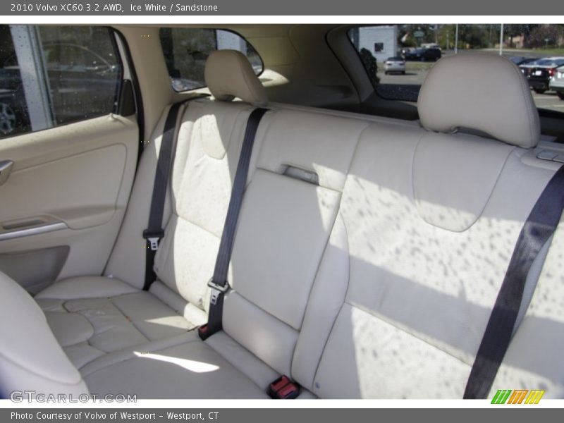 Ice White / Sandstone 2010 Volvo XC60 3.2 AWD