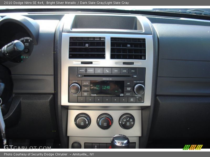 Bright Silver Metallic / Dark Slate Gray/Light Slate Gray 2010 Dodge Nitro SE 4x4