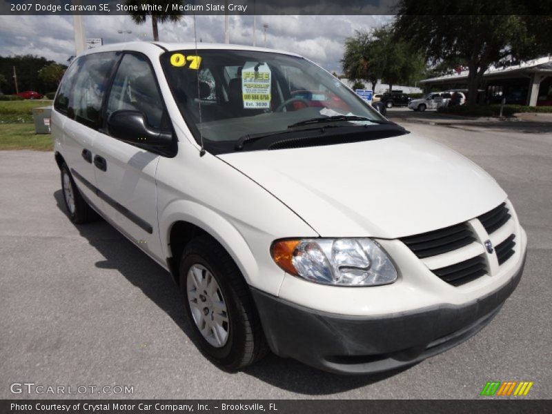 Front 3/4 View of 2007 Caravan SE