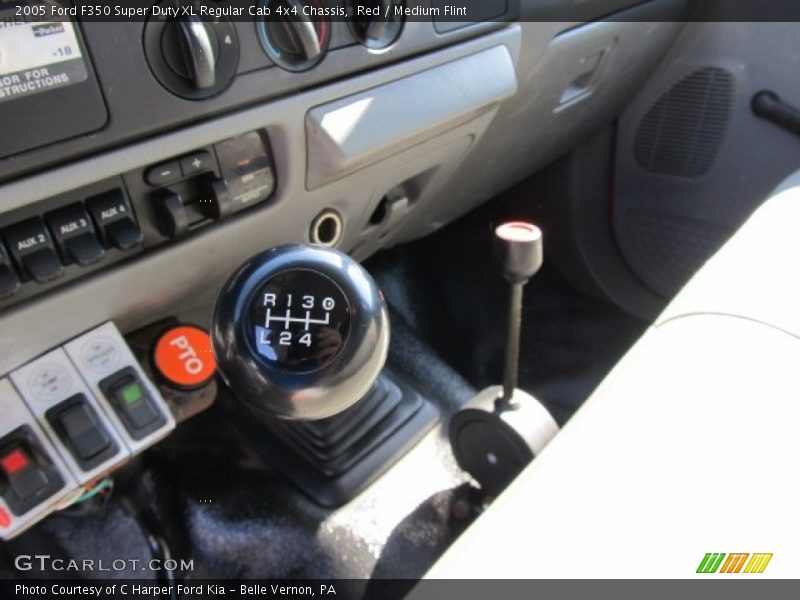  2005 F350 Super Duty XL Regular Cab 4x4 Chassis 6 Speed Manual Shifter