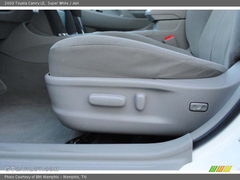 Super White / Ash 2009 Toyota Camry LE