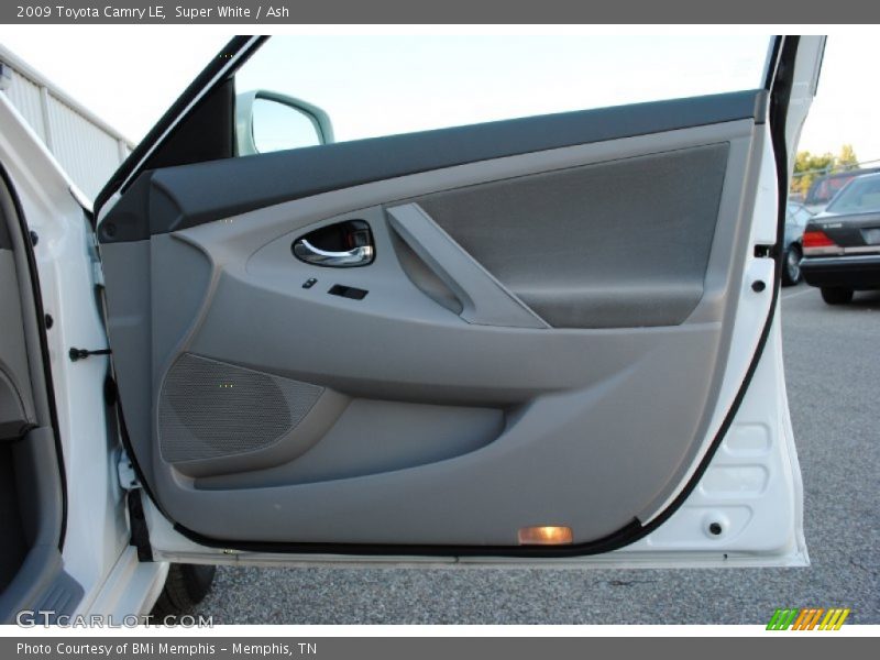 Super White / Ash 2009 Toyota Camry LE