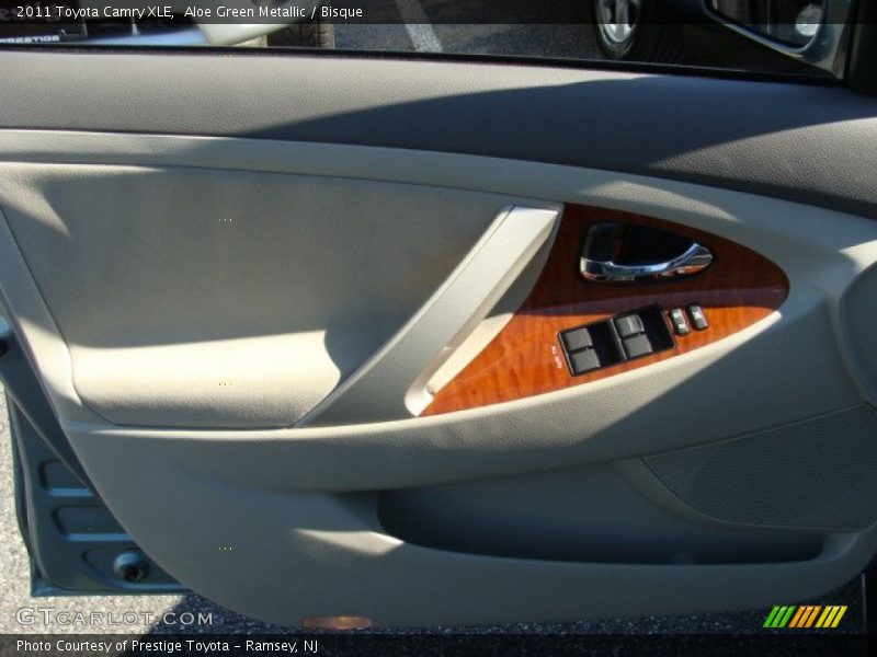 Aloe Green Metallic / Bisque 2011 Toyota Camry XLE