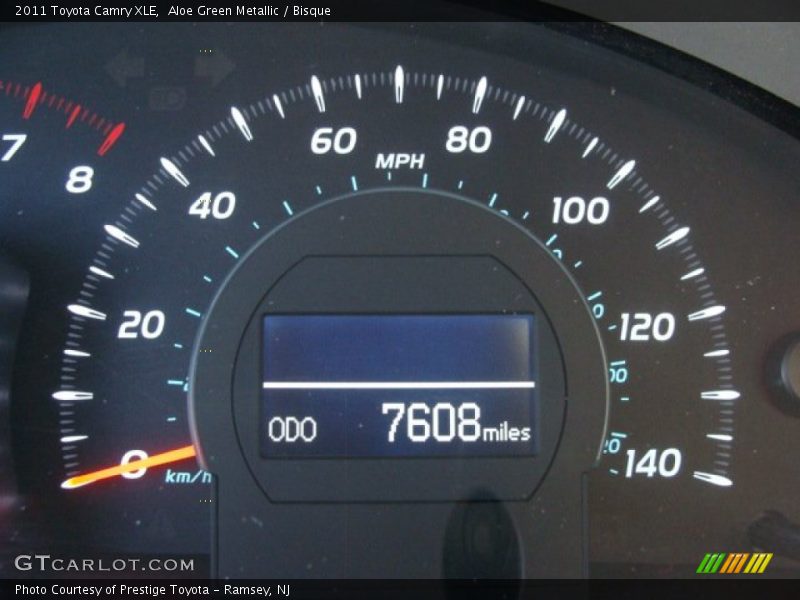 Aloe Green Metallic / Bisque 2011 Toyota Camry XLE
