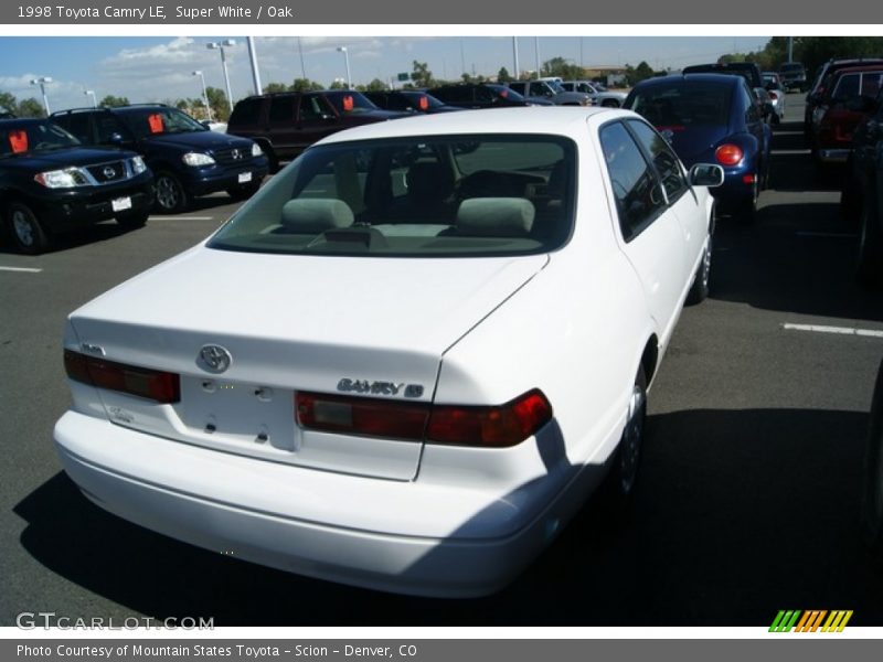 Super White / Oak 1998 Toyota Camry LE