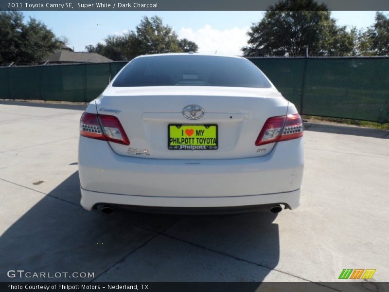 Super White / Dark Charcoal 2011 Toyota Camry SE