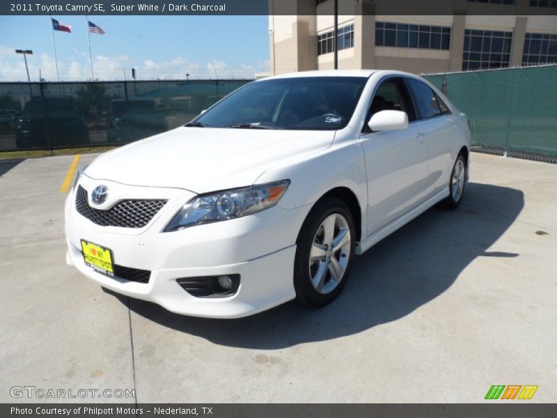 Super White / Dark Charcoal 2011 Toyota Camry SE