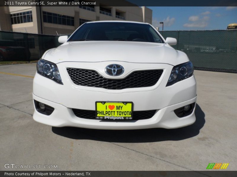 Super White / Dark Charcoal 2011 Toyota Camry SE