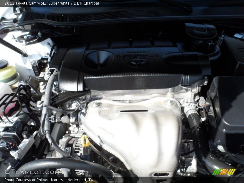 Super White / Dark Charcoal 2011 Toyota Camry SE