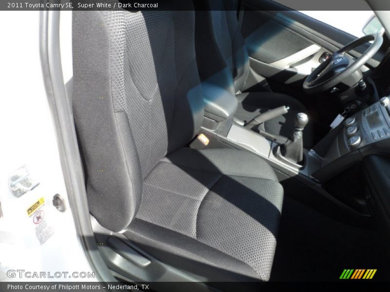 Super White / Dark Charcoal 2011 Toyota Camry SE