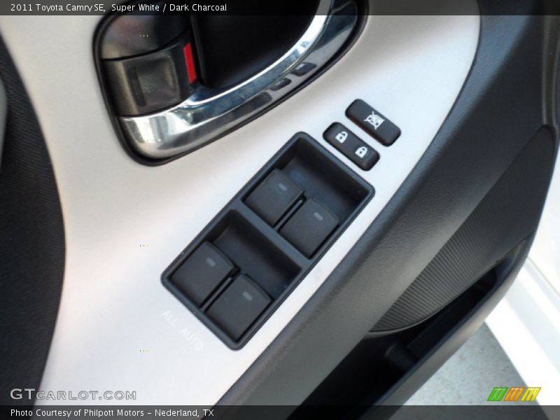 Super White / Dark Charcoal 2011 Toyota Camry SE