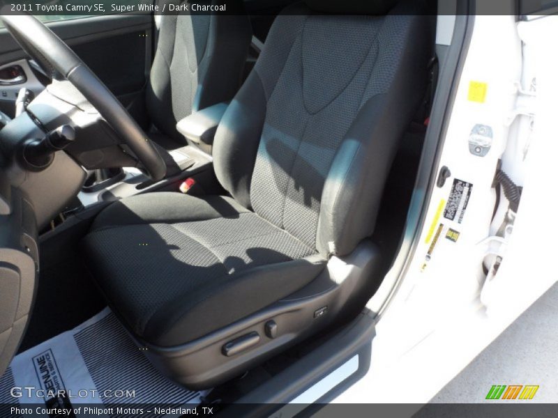 Super White / Dark Charcoal 2011 Toyota Camry SE