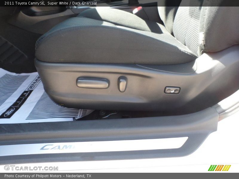 Super White / Dark Charcoal 2011 Toyota Camry SE