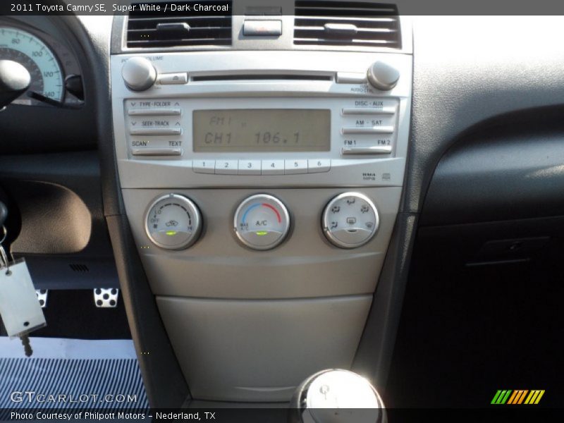 Super White / Dark Charcoal 2011 Toyota Camry SE