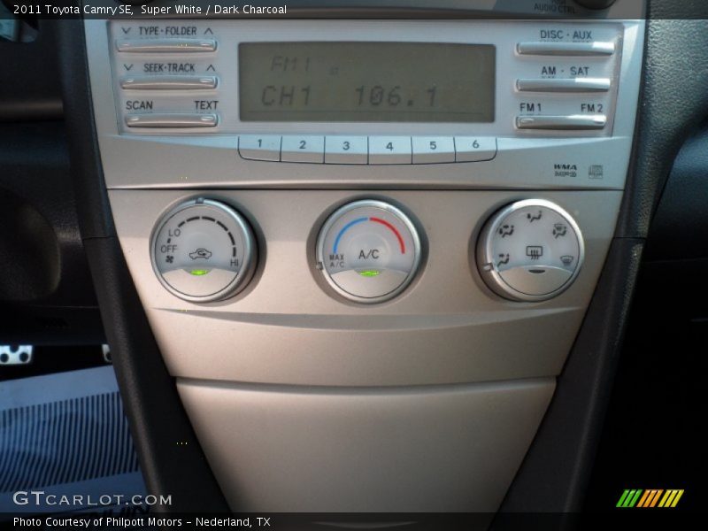 Super White / Dark Charcoal 2011 Toyota Camry SE