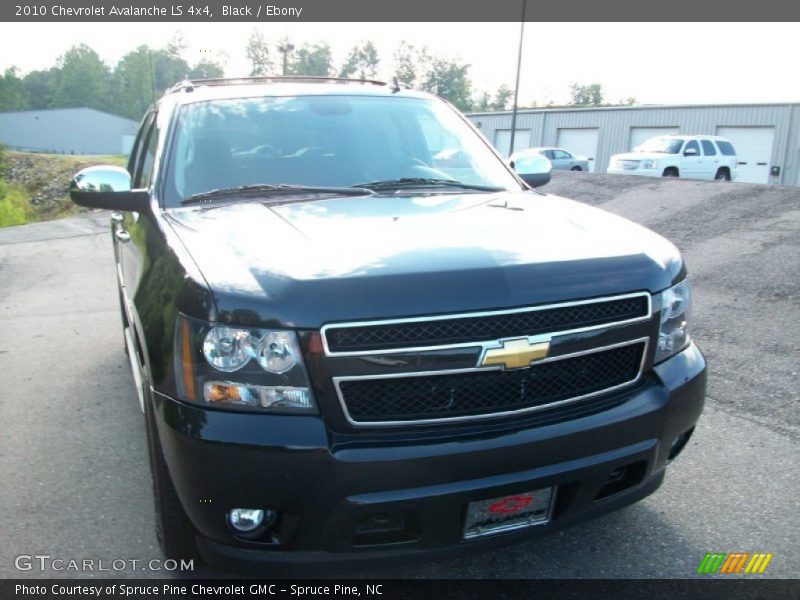 Black / Ebony 2010 Chevrolet Avalanche LS 4x4
