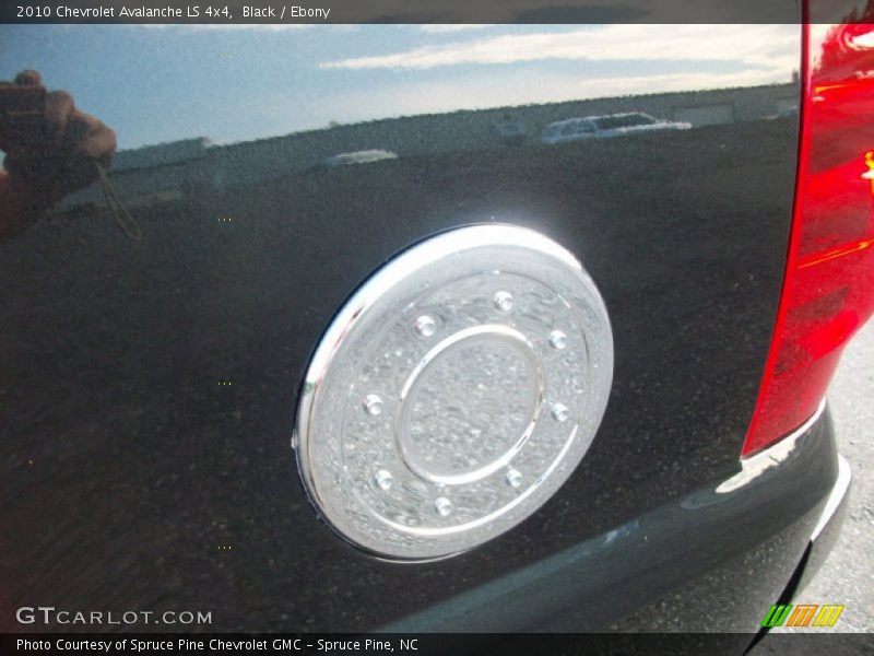 Black / Ebony 2010 Chevrolet Avalanche LS 4x4