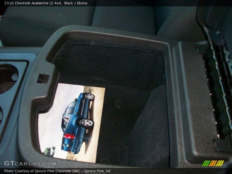 Black / Ebony 2010 Chevrolet Avalanche LS 4x4