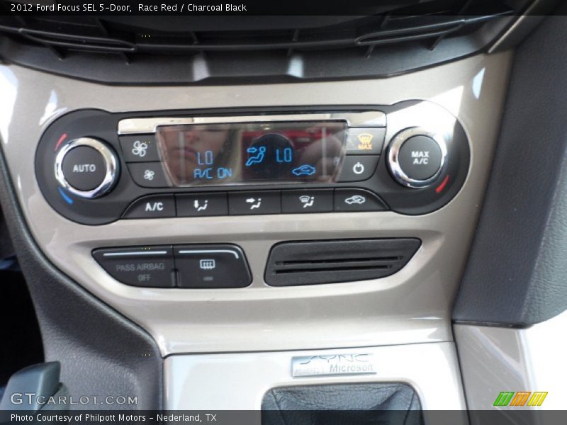Controls of 2012 Focus SEL 5-Door