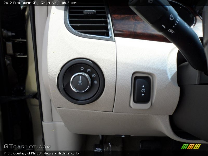 Controls of 2012 Taurus SEL