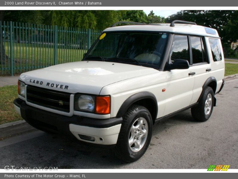 Chawton White / Bahama 2000 Land Rover Discovery II