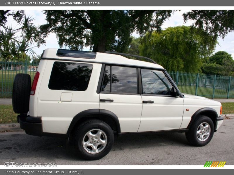 Chawton White / Bahama 2000 Land Rover Discovery II