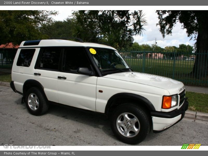 Chawton White / Bahama 2000 Land Rover Discovery II