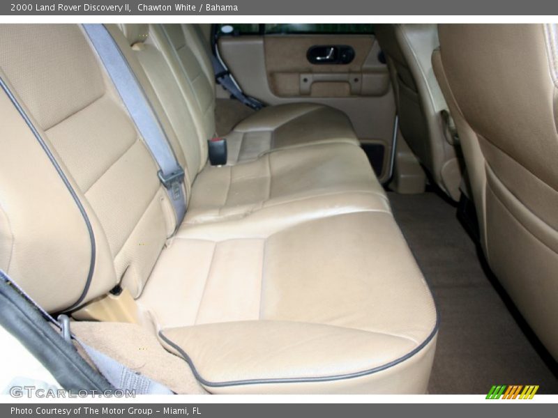 Chawton White / Bahama 2000 Land Rover Discovery II